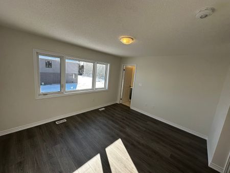 For Lease - 103 Watts Mews, Kawartha Lakes, Ontario - Photo 2