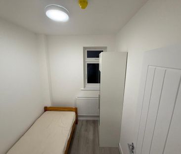 5 bedroom semi-detached house to rent - Photo 4