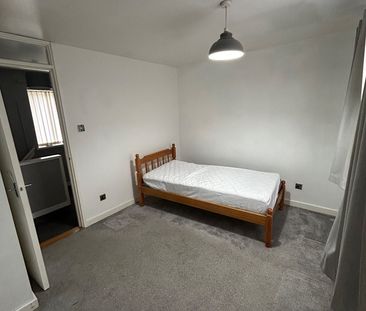 2 Bed Terraced House, Temple View Road, LS9 - Photo 4