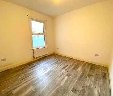 4 bedroom terraced house to rent - Photo 3