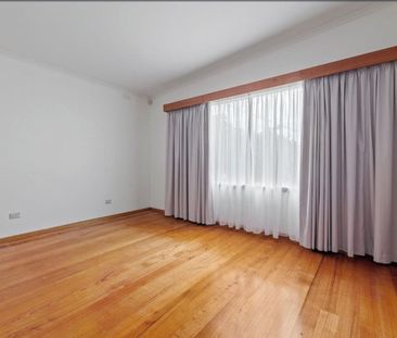 Four Bedroom Family Home With Valley Views - Photo 2