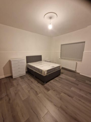 5 bedroom terraced house to rent - Photo 4