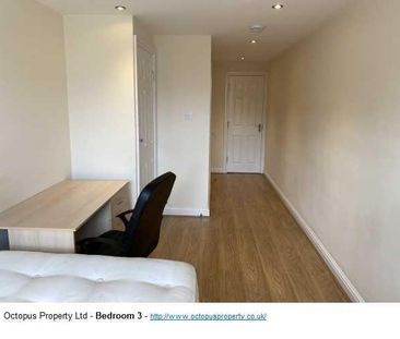1 bedroom in a flat share to rent - Photo 5