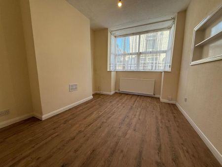 3 bedroom end of terrace house to rent - Photo 4