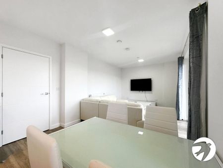 3 bedroom flat to rent - Photo 4