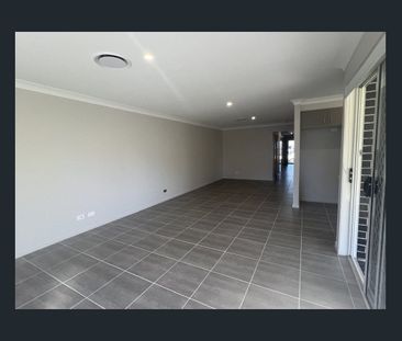 Near New Four Bedroom Family Home - Photo 2