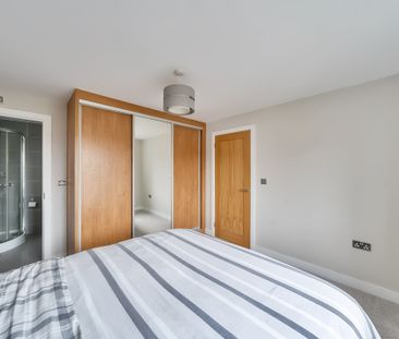 North Town Road, Maidenhead - Photo 2