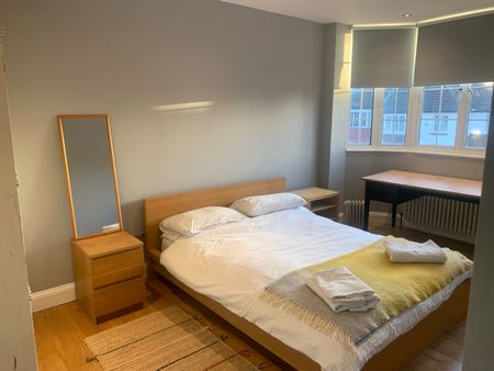 Room in a Shared House, Croft Road, SW16 - Photo 2