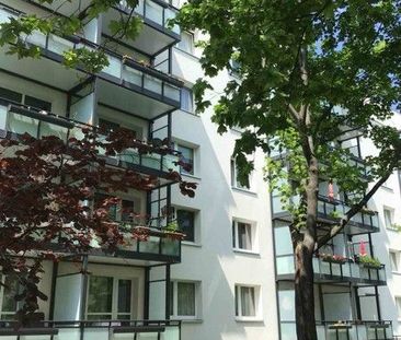 Sanierte 3 Zimmerwohnung mit schönem sonnigen Balkon! - Foto 2