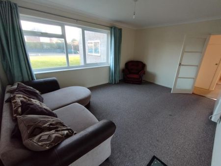 3 bedroom flat to rent - Photo 4