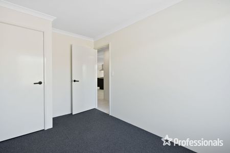 Modern 4-Bedroom Home! - Photo 4