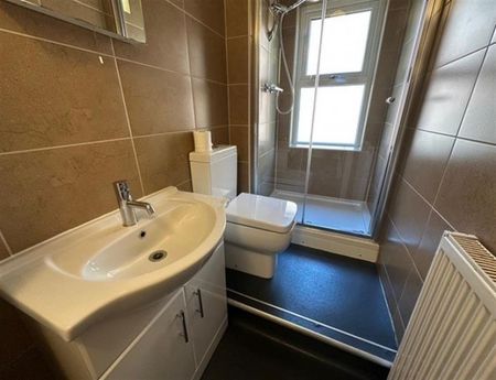 7 Bedroom Semi Detached To Let - Photo 5