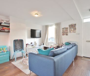 Colet Gardens, St Paul's Court, Hammersmith, London, W14 - Photo 5