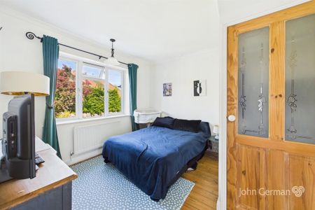 4 bedroom semi-detached house to rent - Photo 2