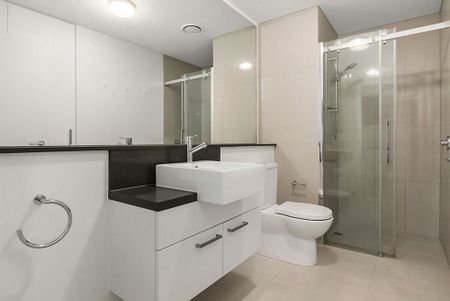 Stylish & Convenient - Photo 5