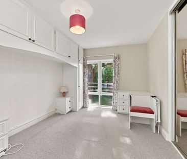 A lovely thee bedroom apartment with a private balcony. - Photo 6