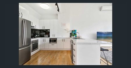 Luxury Double-Storey Apartment in Carlton North - Photo 5