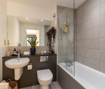 3 bedroom flat to rent - Photo 4