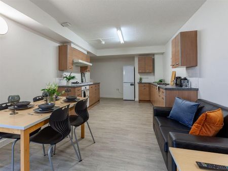 1 bedroom in a flat share to rent - Photo 4