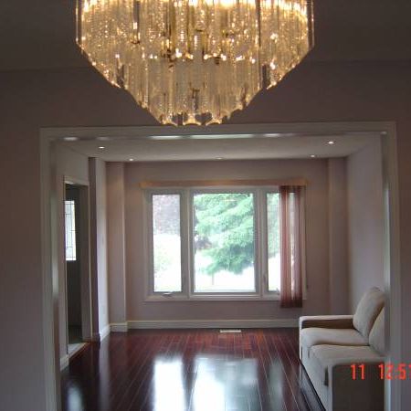 Spacious detached house with 4 bedroom/3br in Mississauga - Photo 4