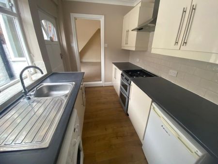 2 bedroom terraced house to rent - Photo 5