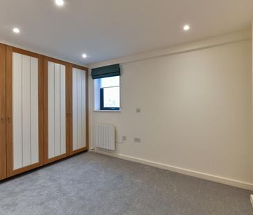 Broadway, Woking - 1 bedroomProperty for lettings - Seymours - Photo 1