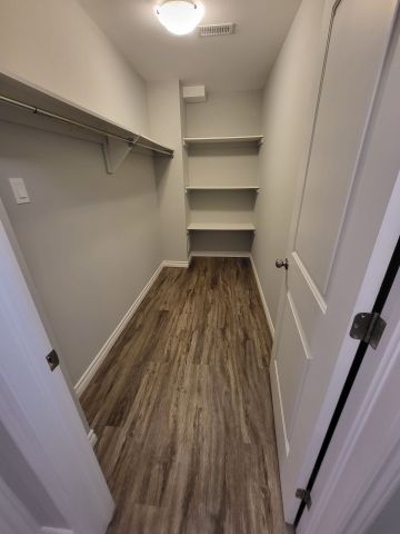 For Lease - 182 BOXCAR Crescent, Russell, Ontario - Photo 3