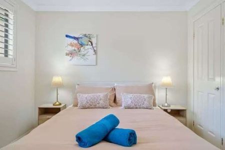 Spacious 3-Bedroom Duplex - Photo 4