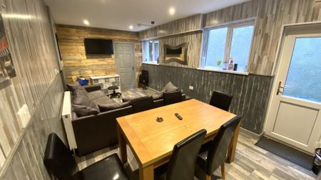 8 bedroom house share to rent - Photo 2