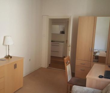Vermiete 1 Zimmer in einer 3-Zimmerwohnung an Wochenend-Pendler - Photo 1