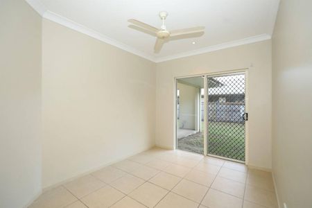 Large Three Bedroom Home with Side Access - Close to Trinity Anglican School - Photo 4