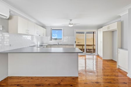 BEAUTIFUL THREE BEDROOM HOME IN MINTO FOR LEASE! - Photo 3