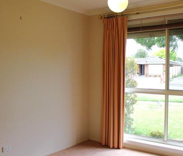 Stylish Living in the heart of Craigieburn! - Photo 6