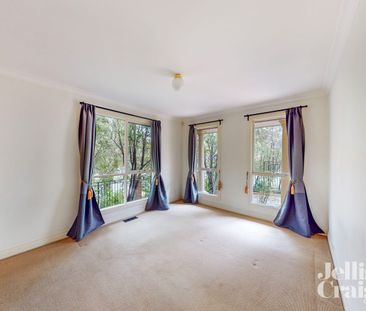 Great location home in Balwyn new install AC each room - Photo 4