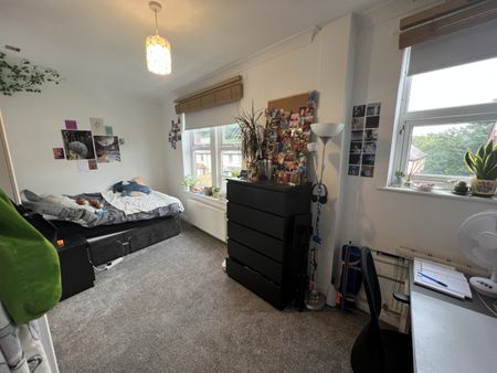 Hartley Avenue - Photo 5