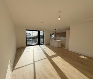 2 bedroom penthouse to rent - Photo 3