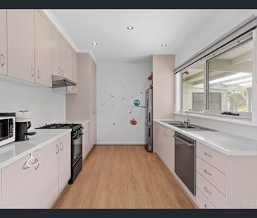 Private Acreage Retreat - Photo 3