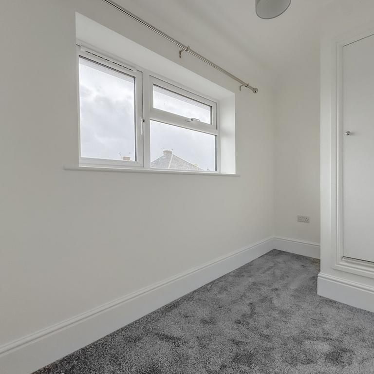2 bedroom end of terrace house to rent - Photo 1