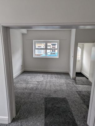 4 bedroom end of terrace house to rent - Photo 1