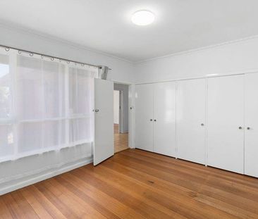 206 Lower Plenty Road, Rosanna - Photo 2