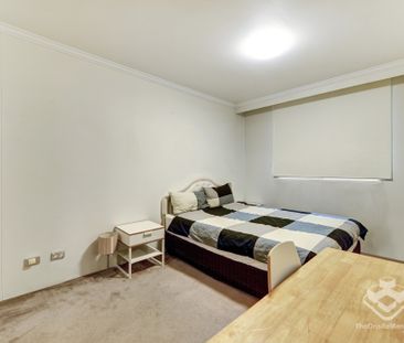 Spacious Apartment in the Heart of Chatswood - Photo 5
