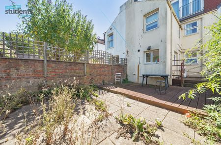 6 bedroom terraced house to rent - Photo 5