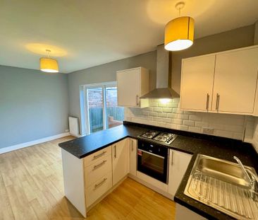 3 bedroom semi-detached house to rent - Photo 2