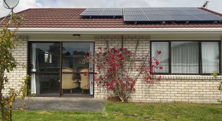 COMFORTABLE TWO BEDROOM UNIT - CLOSE TO HOSPITAL - Photo 5