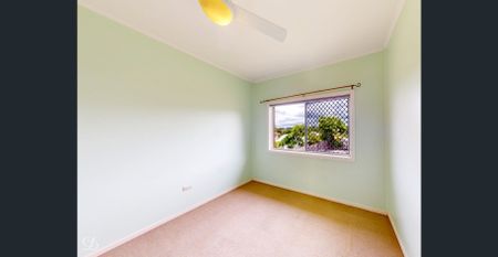 Affordable four-bedroom apartment, walk to the station - Photo 3