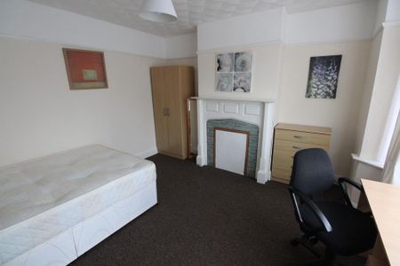 4 bedroom end of terrace house to rent - Photo 5