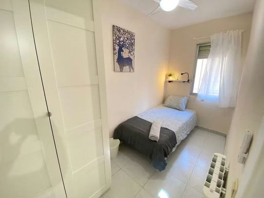 Calle de Valderrobres, Madrid, Community of Madrid 28022 - Foto 1