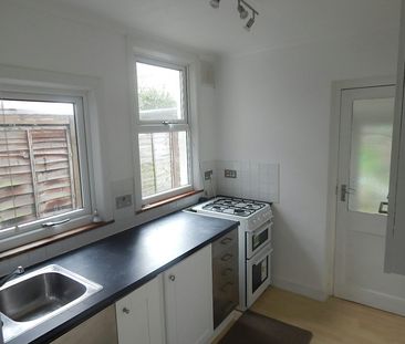 Terraced House to rent on - Photo 5