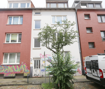 Sanierte 2 Z. Dachgeschosswohnung in ruhiger Seitenstraße mitten im beliebten Viertel - Foto 6