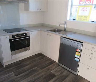 Three bedroom town house is located within a short walk to Waikato ... - Photo 1